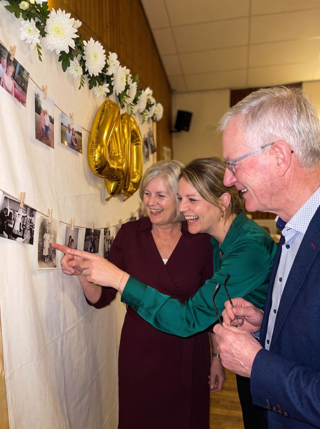 Old photos on the photo garland